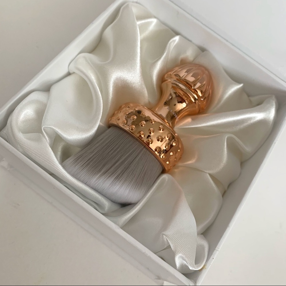 Eloise Kabuki Bullet Slant Brush